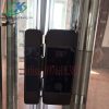 Khóa vân tay cửa kính cường lực chấm công